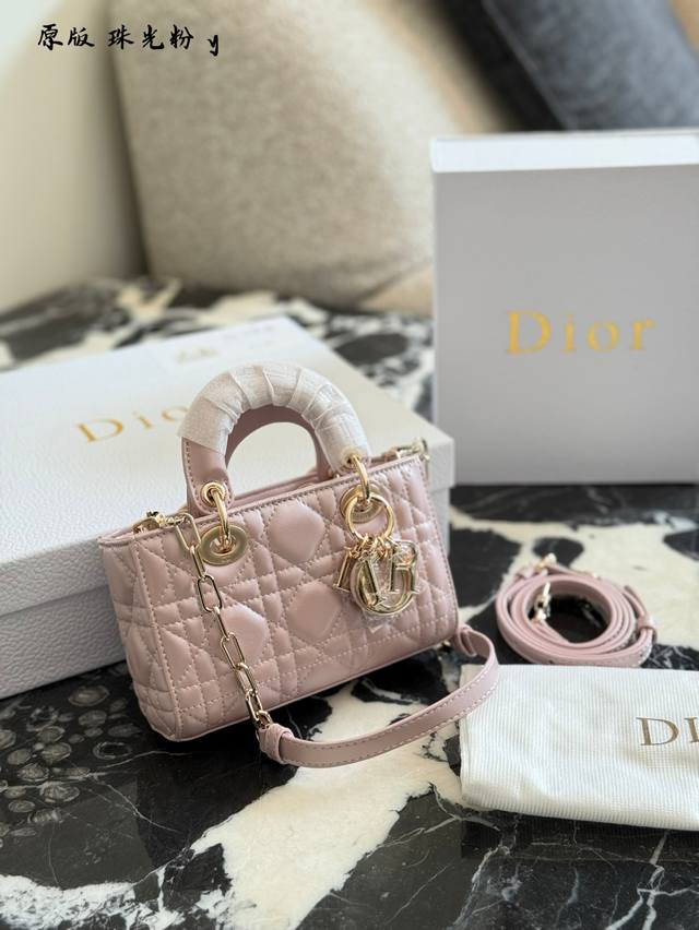 Pearlescent pink D-Joy is really versatile and can be bought without blinking I