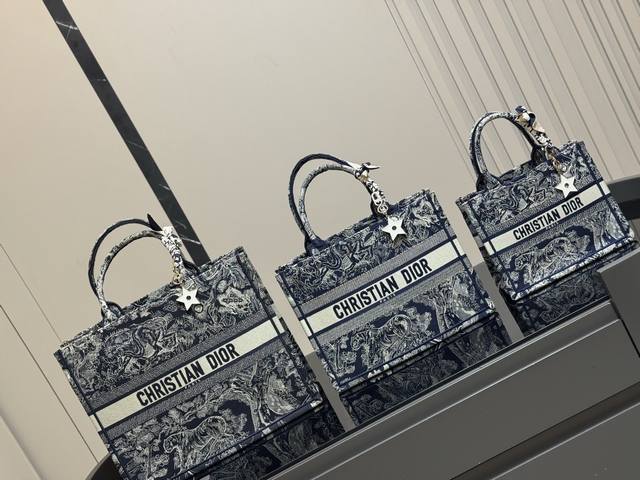 comes with a folding box scarf . Star pendant is required, add 30 . Dior orig
