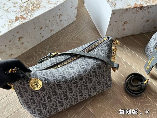 Matching case Cd lunch box bag Cd market king of value Hobo Star chain handbag