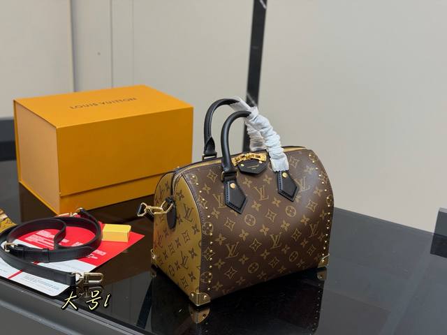 with folding box airplane box Lv rivet pillow bag Simple and versatile high val
