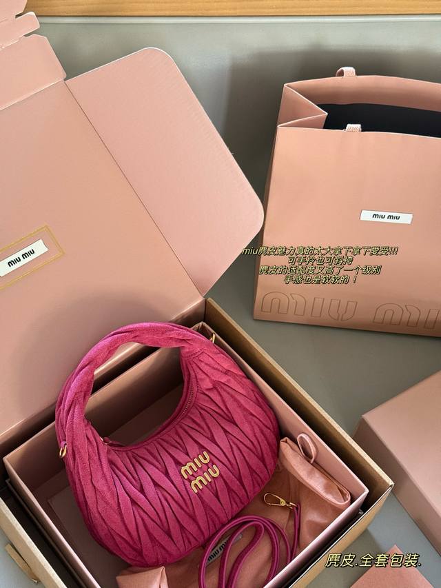 Full set of suede packaging Size: 22*11Cm Miumiu Wander suedeIt's so beautiful f