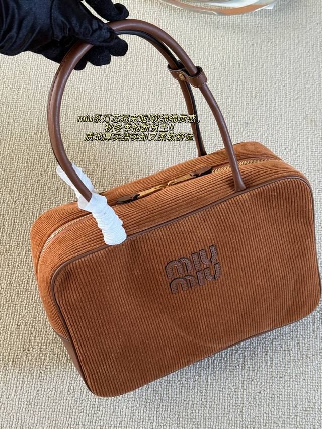 Comes with box Size: 35*22cm Miumiu bowling briefcase New colors for Miumiu ite