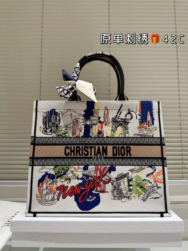 Original embroidered Dior jacquard tote bag with lining Dior Book Tote is my fav