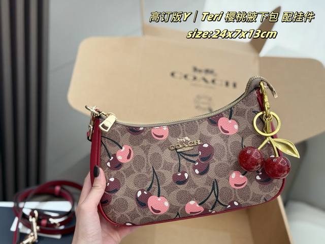 Airplane case with pendant Coach Teri Cherry Underarm Bag with Pendant Coach is
