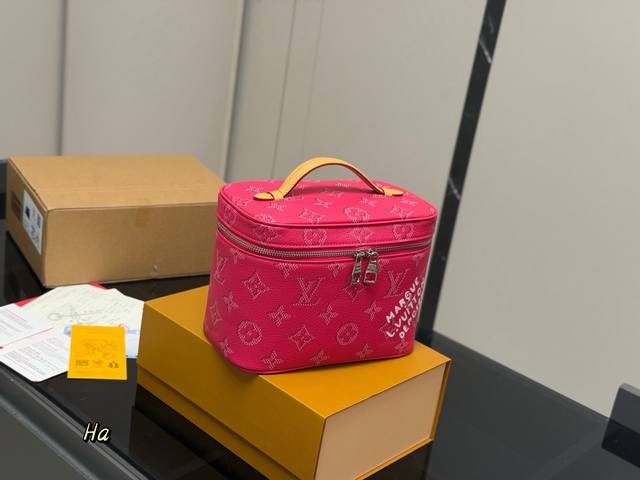 Folding Gift Box Airplane Box Lv This season's cosmetic bags are quite popular i