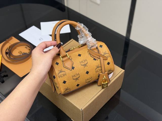 with airplane box Size: 18cm Mcm's main product this season is the fashionable