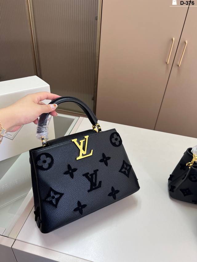 Large Lv Capucines handbag Gold buckle hardware Super complicated production pr