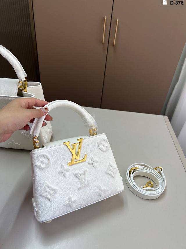 Small Lv Capucines handbag Gold buckle hardware Super complicated production pr