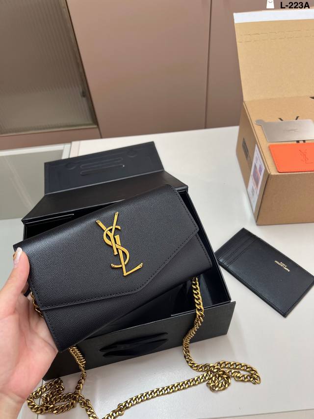 With mirrorYSL envelope bagClassic bag recommended! Versatile and very elegant.