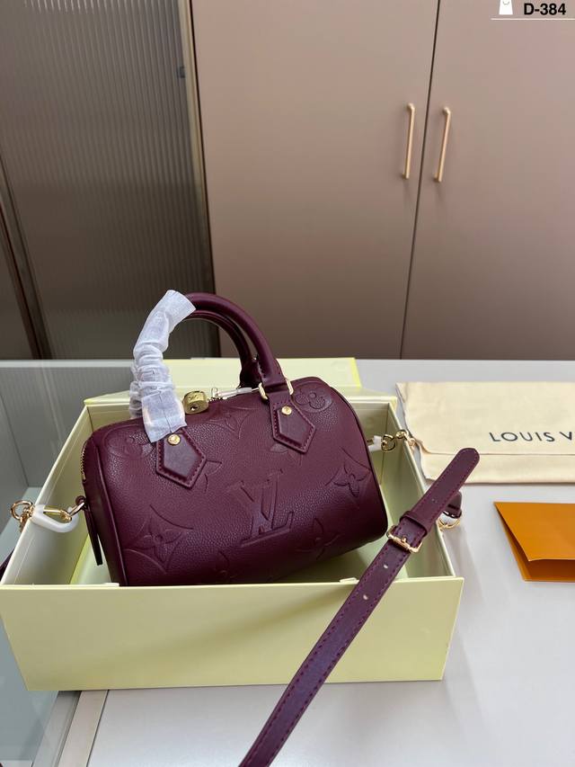 Chip version Lv Keepall Burgundy Series Pillow Bag is simply in my heart. Unise