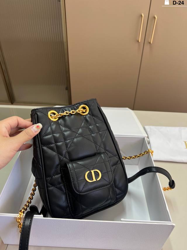 Sheepskin Dior Givenchy, D-Dream These two seasons' new bag styles, from single