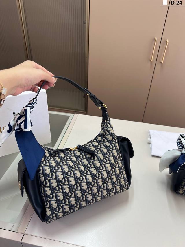 Big Dior D-Dream handbag Dior leather is the kind of lambskin that breathes. It