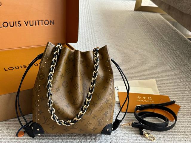 New model with box Size: 22*26cm L's new product show bucket bag blessing bag I