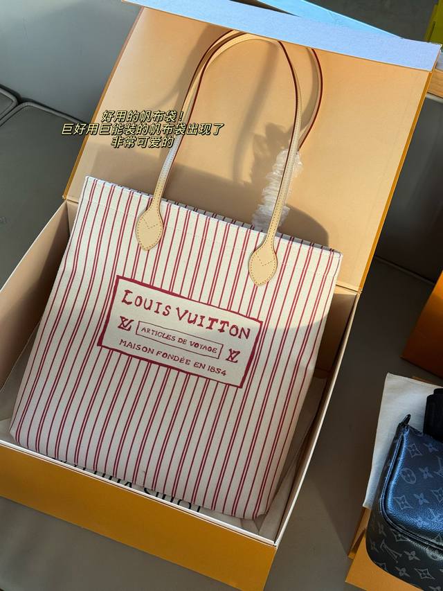 Unboxed Size: 37*38Cm A very useful canvas bag! A very useful and large canvas b