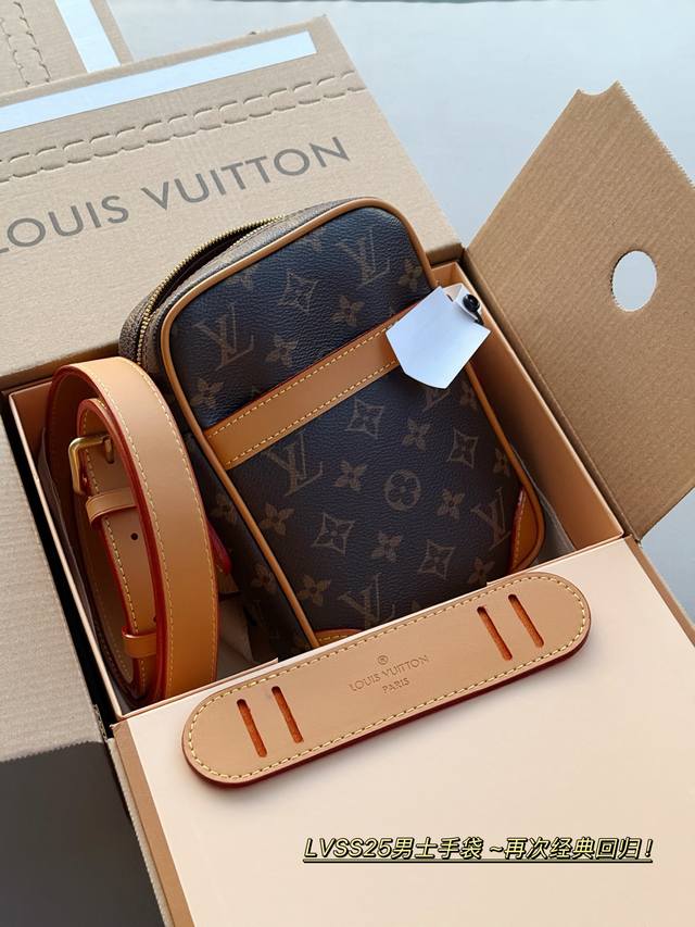 Comes with box Size: 14*21cm L's Nil messenger bag has a new model, Doesn't it