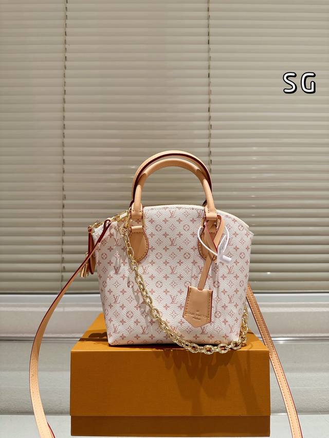 The Lvlockit Bb handbag is a retro, classic, and versatile must-have! Hello ever