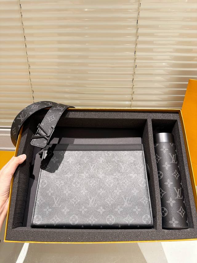 High-end gift box A must-have for your boyfriend! It's so high-end! Belt and ha