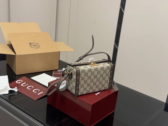 with folding box airplane box size 18.12Cm Gucci box bag The mini size you have