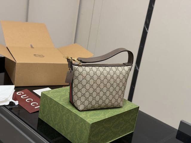 comes with a folding box airplane box Size: 20*18Cm Gg Hobo lunch box bag Class