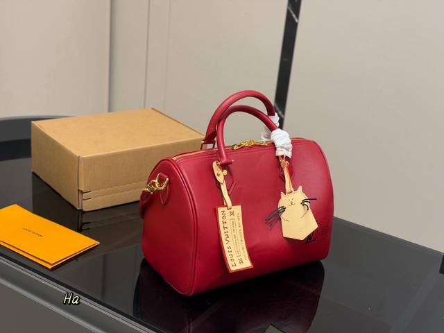 Unboxed Size: 30cm Lv Keepall new pillow bag Original with cowhide It's simply i