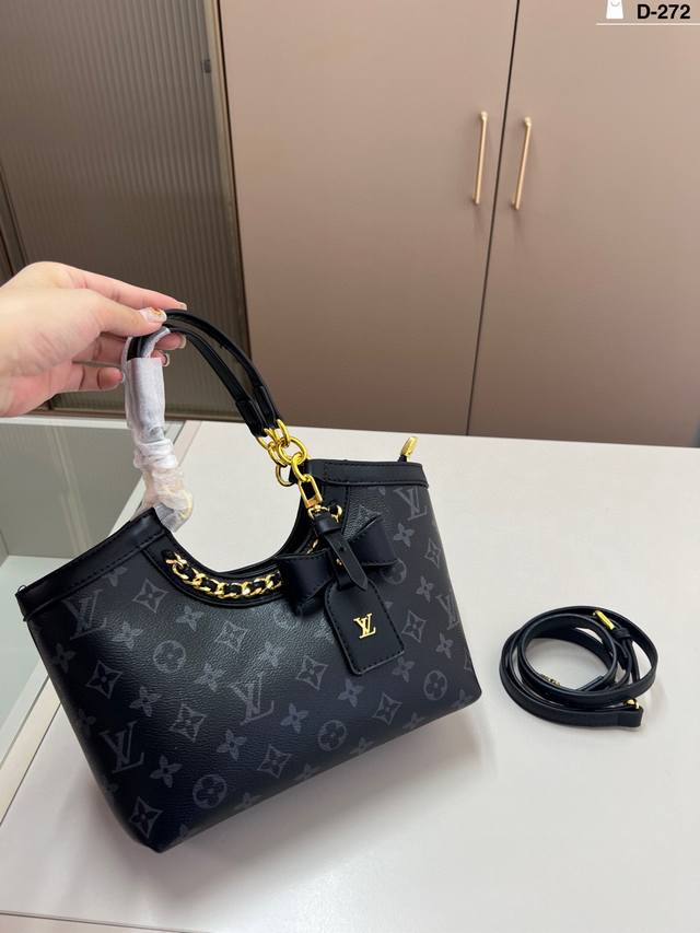 Lv Louis Vuitton handbagThe upper body is really too ladylike and has textureDai