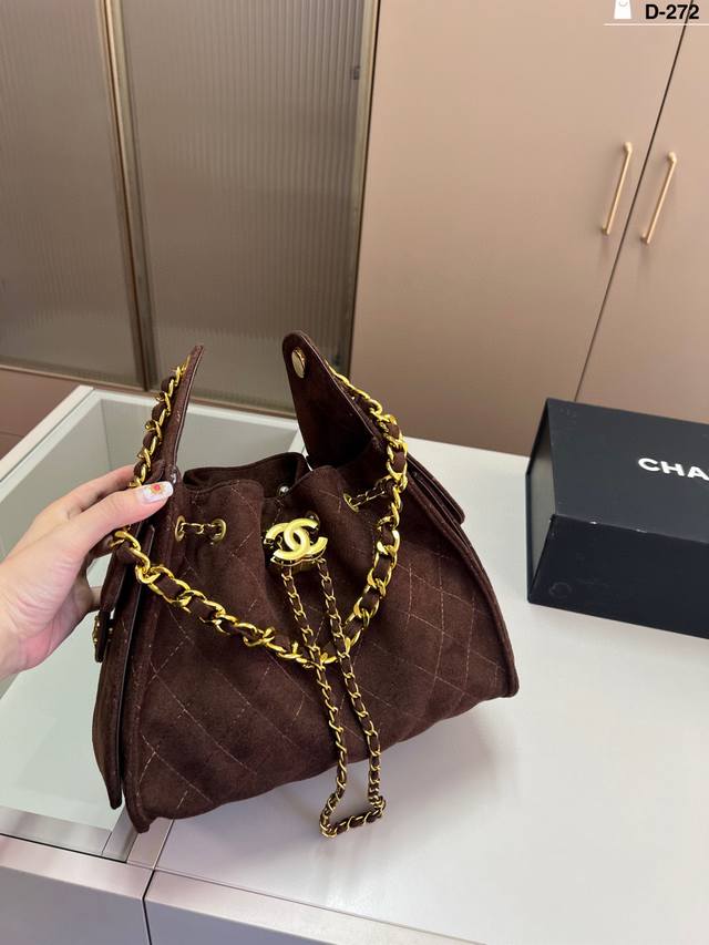 Chanel 25C Drawstring Hippie Bag. The material is simply too high-end! This styl