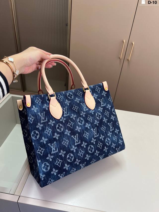 Lv Denim Tote is a very popular Tote bag. It is very suitable for daily commutin