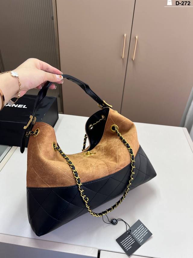 Chanel Suede Hobo Shoulder Tote Bag 25A Lambskin is worthy of being the king of
