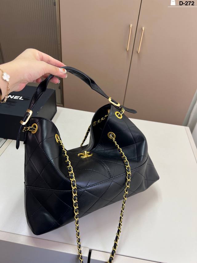 Chanel lambskin Hobo shoulder tote bag 25A lambskin is worthy of being the king