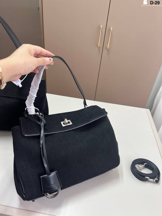 Small Balenciaga Redeo Kelly + Peekabo bag shape temperament and loose feeling