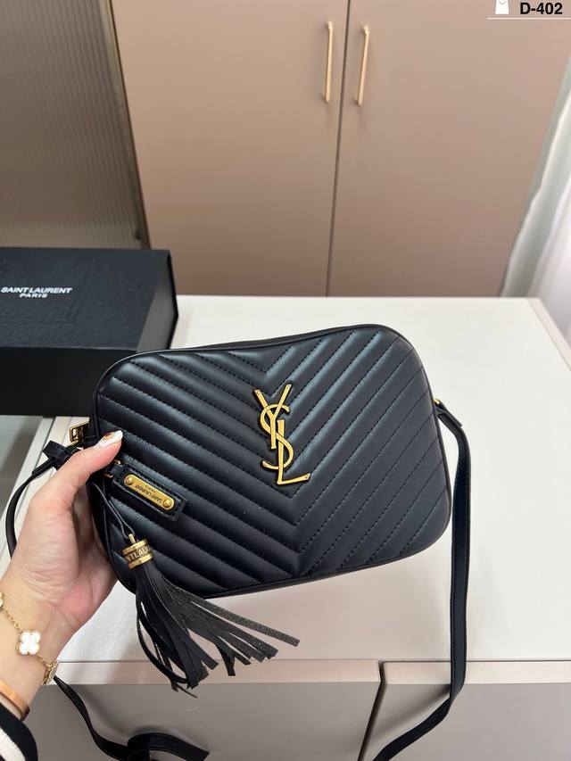 Ysl Yves Saint Laurent camera box bag is so versatile that it is cool . It has