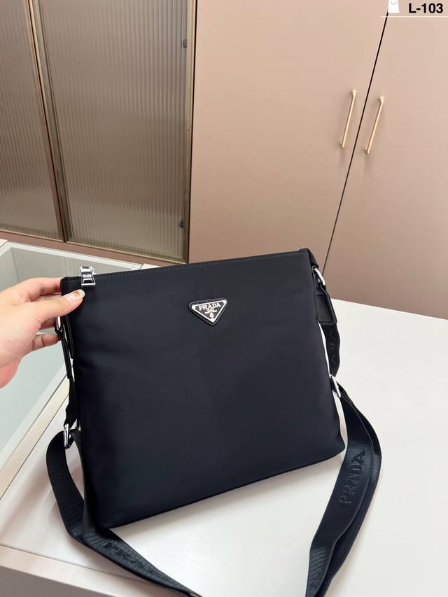 prada Prada nylon cloth shoulder messenger bag shoulder bag men's messenger bag