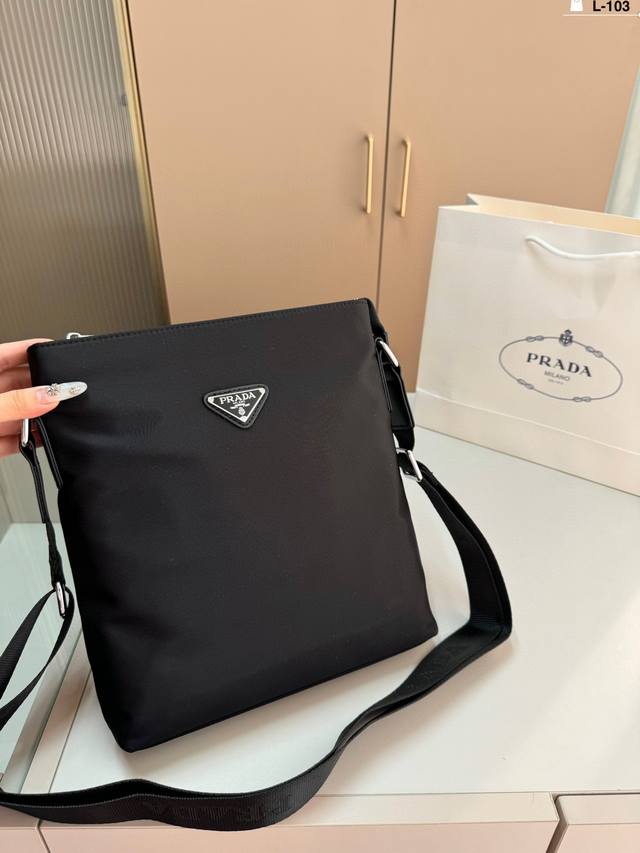 prada Prada nylon cloth shoulder messenger bag shoulder bag men's messenger bag