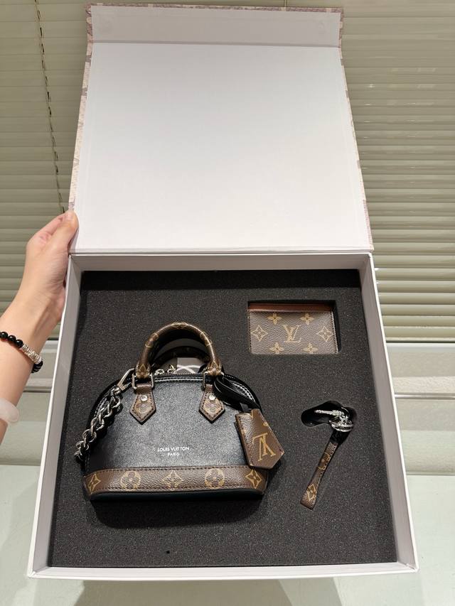Set Lv Lv Alma Shell Bag Original High-Quality Bag This Retiro handbag is craft