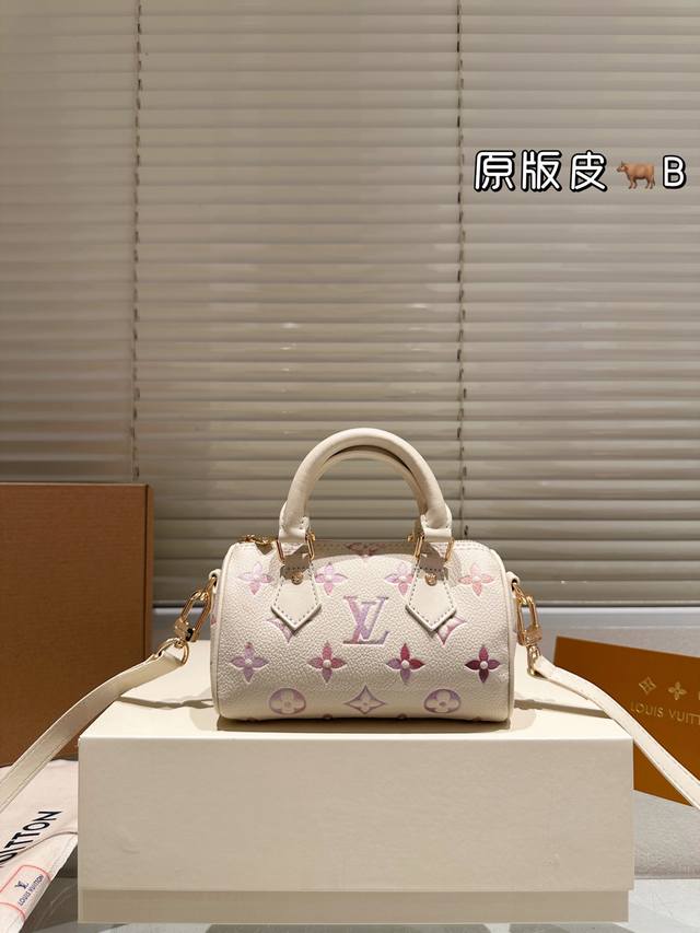 Replica Cowhide Lv Louis Vuitton | Speedy 16 Pillow Bag . The interior is iden