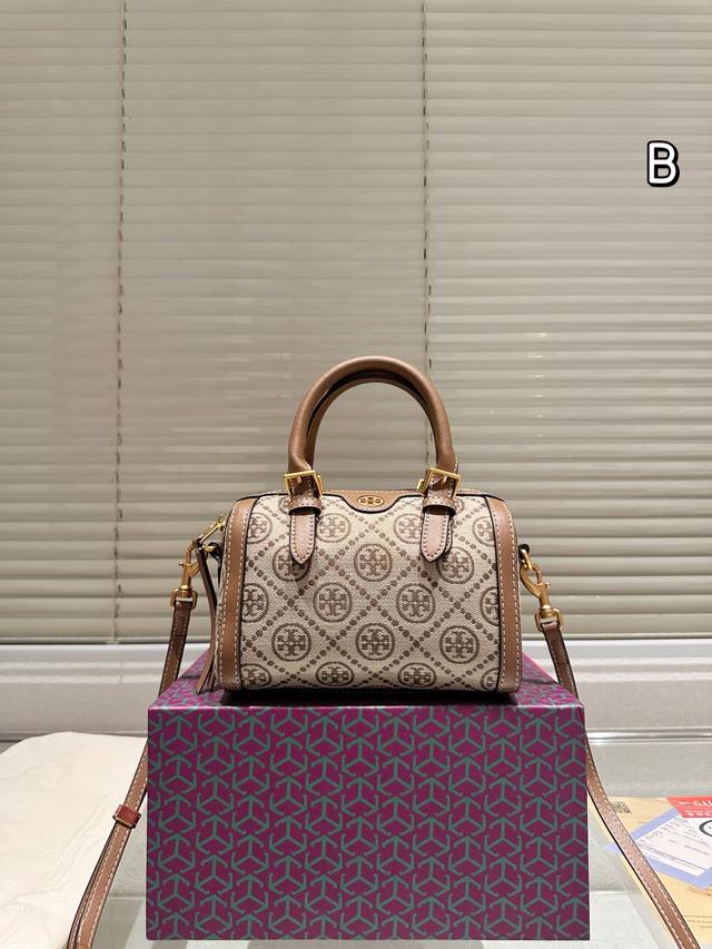 Small size Tory Burch pillow bag in folding gift box - the latest design pillow