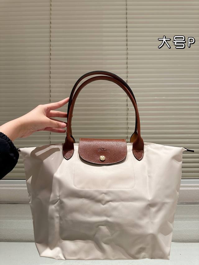 Large Longchamp Longchamp dumpling bag Small size but large capacity, can hold a