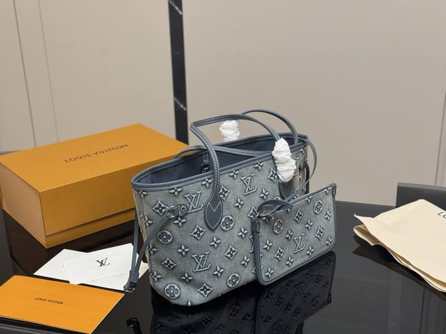 comes with a folding box and airplane box Size: 28.21cm Lv Neverfull medium sho