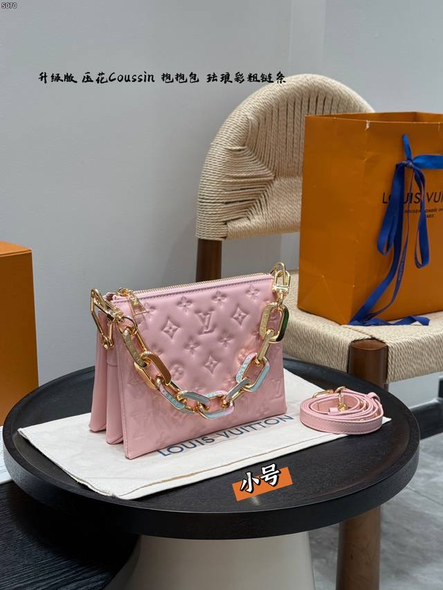 Gift box packaging Upgraded version, high quality! Lv Coussin cuddle bag with t