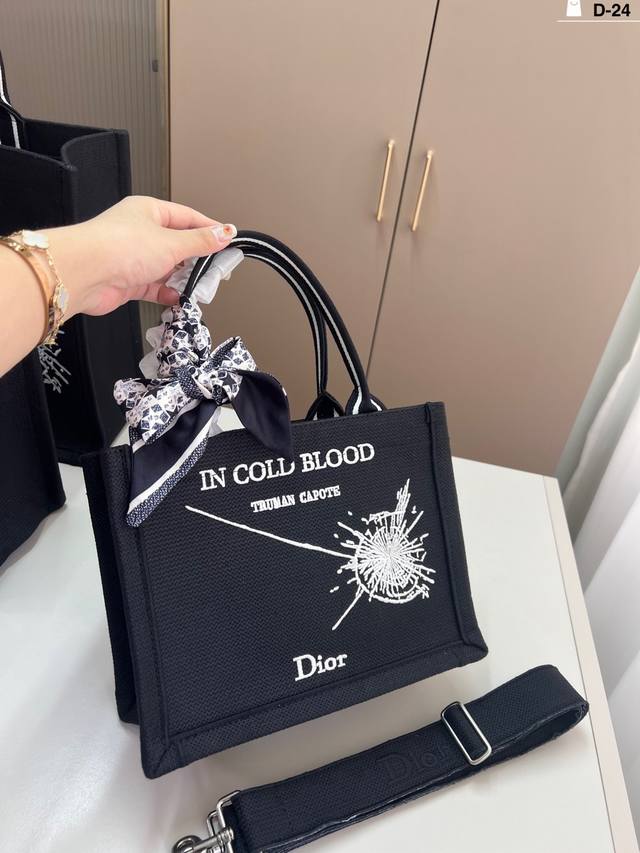 26cm with a silk scarf Dior Dior Tote Book Super large capacity and very durable