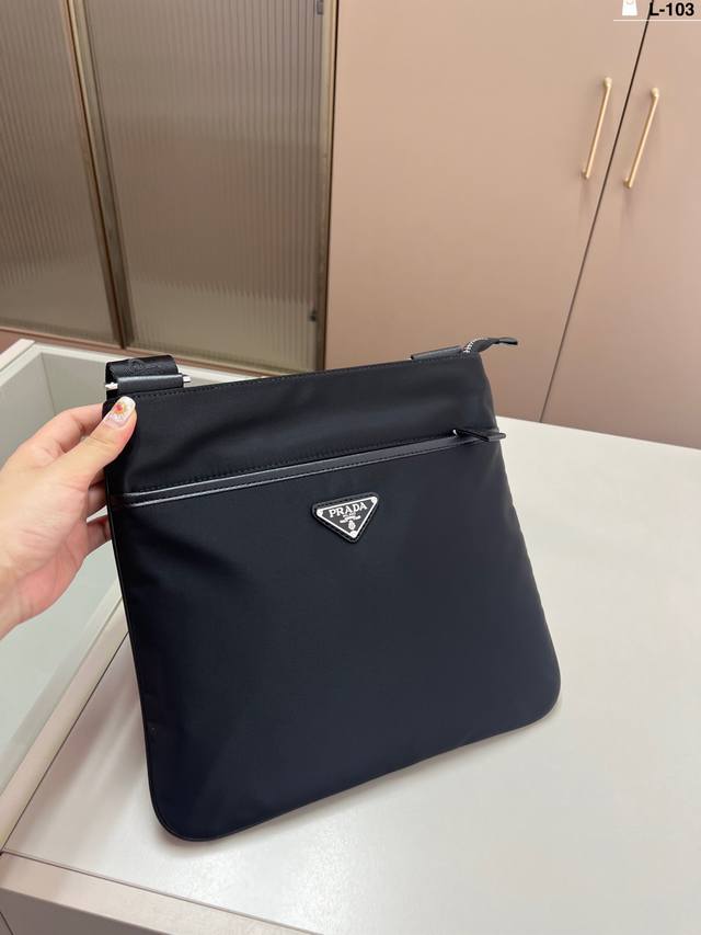 prada Prada nylon fabric one-shoulder messenger bag one-shoulder bag men's messe