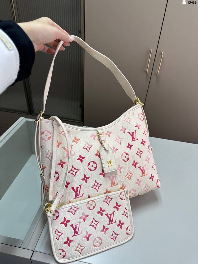 Lv Carryall Shopping Tote Bag Configuration with mother-and-child pockets and wi