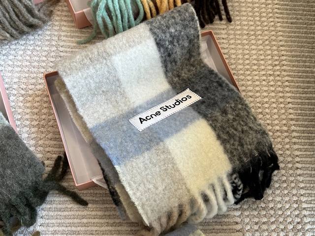 With boxSize: *28Cm Acne super colorful scarfSuitable for all autumn and winter