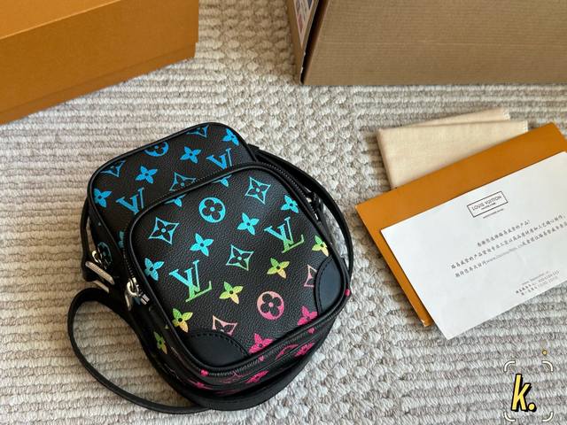 Lv Phone and Camera Bag M14014 Monogram. This stylish Amazone crossbody bag is c
