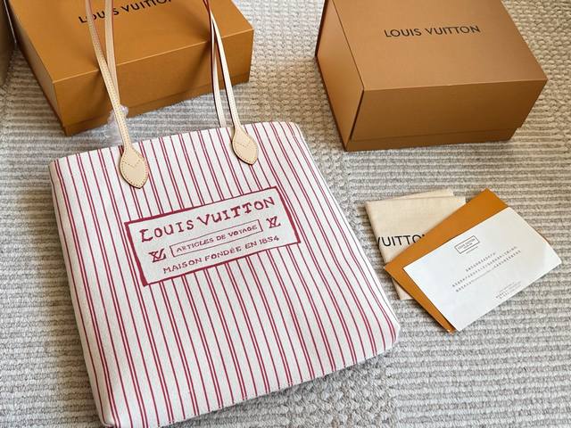 No box Size: 37 28cm L canvas tote It really has a reason to be popular! Really