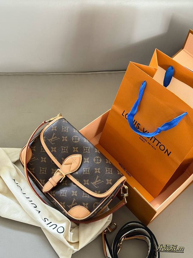 With boxSize: 25*17Cm L's Diane baguette handbagCustomized monogram fabric with