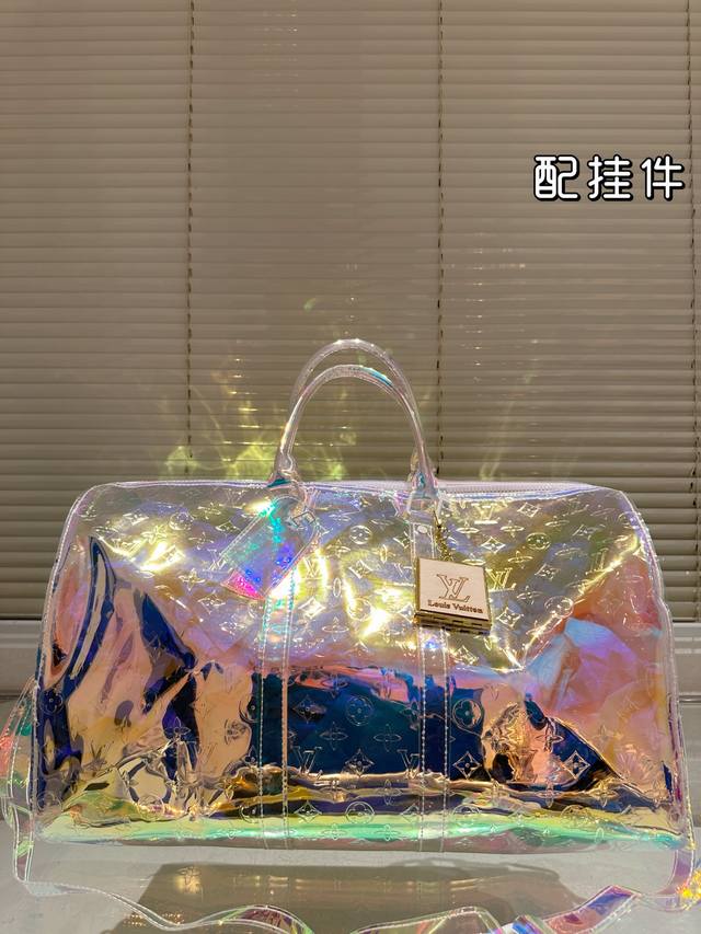 Lv's new laser bag is so dazzling! Travel bag with pendant, large capacity, esse