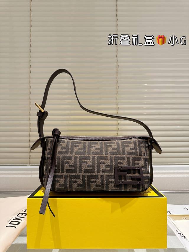 Wow~ Fendi's latest bag is out! A Simply Fendi bag Xiaoou unboxed it for everyon
