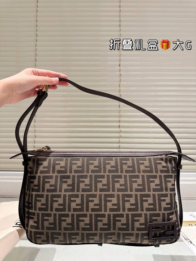 Wow~ Fendi's latest bag is out! A Simply Fendi bag Xiaoou unboxed it for everyon