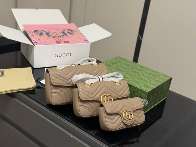 comes with a folding box airplane box Size: 16.5Cm 22Cm 26Cm Gg Marmont three s